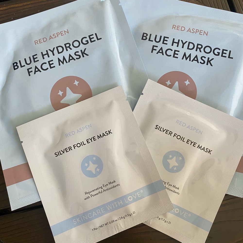 Red Aspen Blue Hydrogel Face Mask and Silver Foil Eye Mask Set